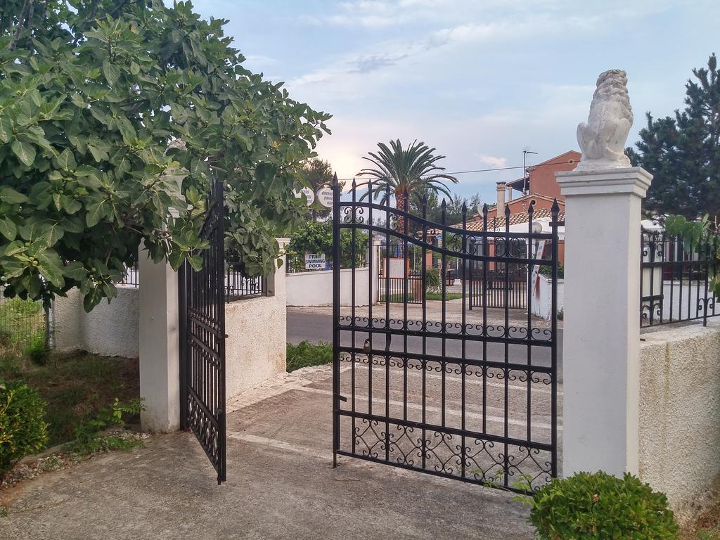 Beautiful Nearby Beach House With Garden, Private Pool And Large Yard Σιδάρι Δωμάτιο φωτογραφία