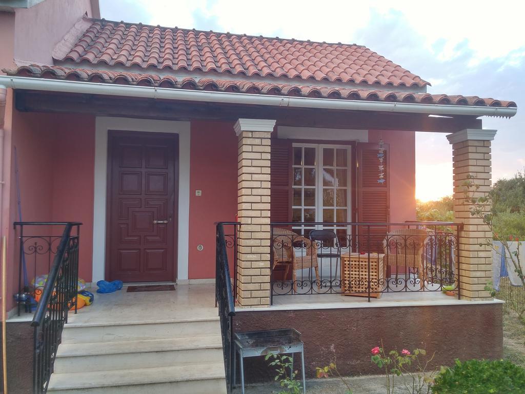 Beautiful Nearby Beach House With Garden, Private Pool And Large Yard Σιδάρι Δωμάτιο φωτογραφία