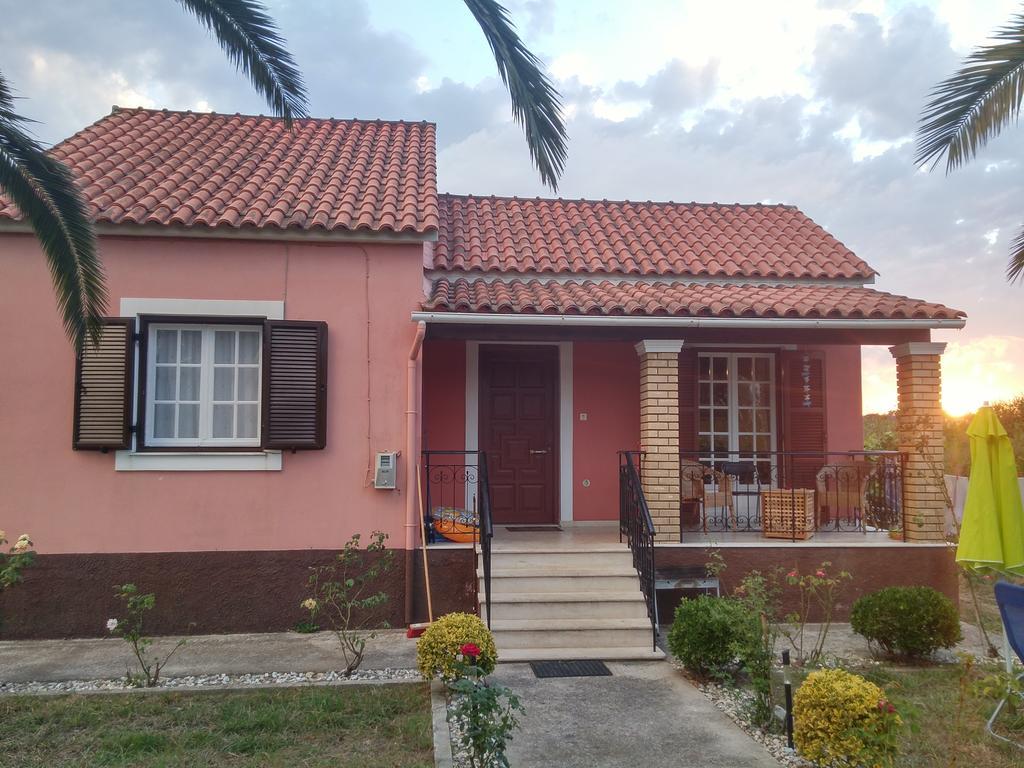 Beautiful Nearby Beach House With Garden, Private Pool And Large Yard Σιδάρι Δωμάτιο φωτογραφία
