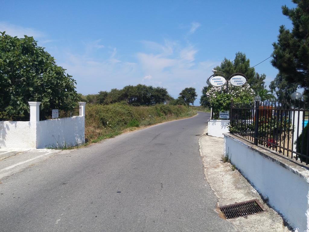 Beautiful Nearby Beach House With Garden, Private Pool And Large Yard Σιδάρι Εξωτερικό φωτογραφία